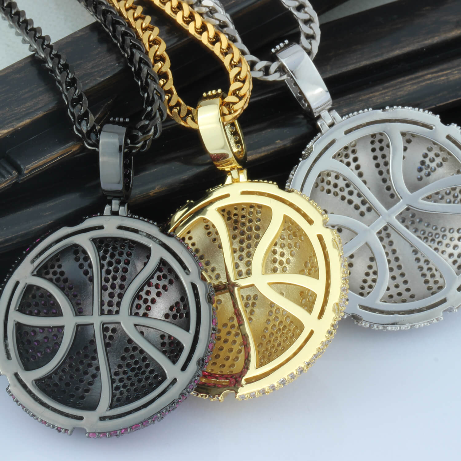luxury 18k/White Gold Iced Diamond Round Shape Pendants Tripodjewelry