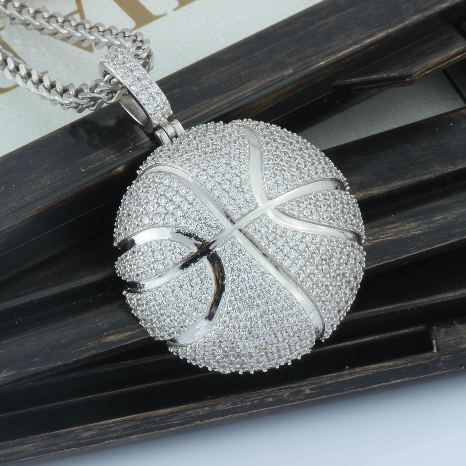luxury 18k/White Gold Iced Diamond Round Shape Pendants Tripodjewelry