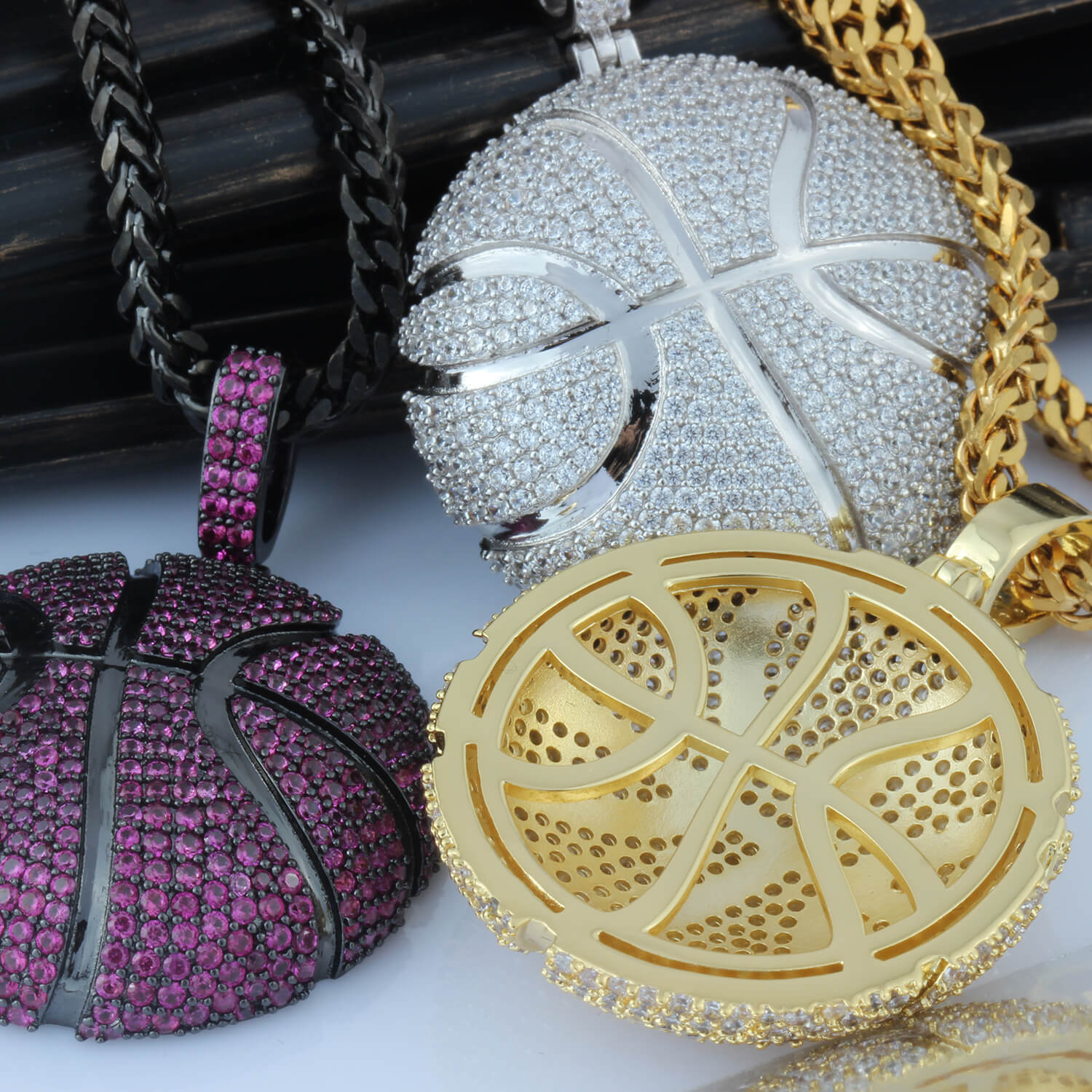 luxury 18k/White Gold Iced Diamond Round Shape Pendants Tripodjewelry